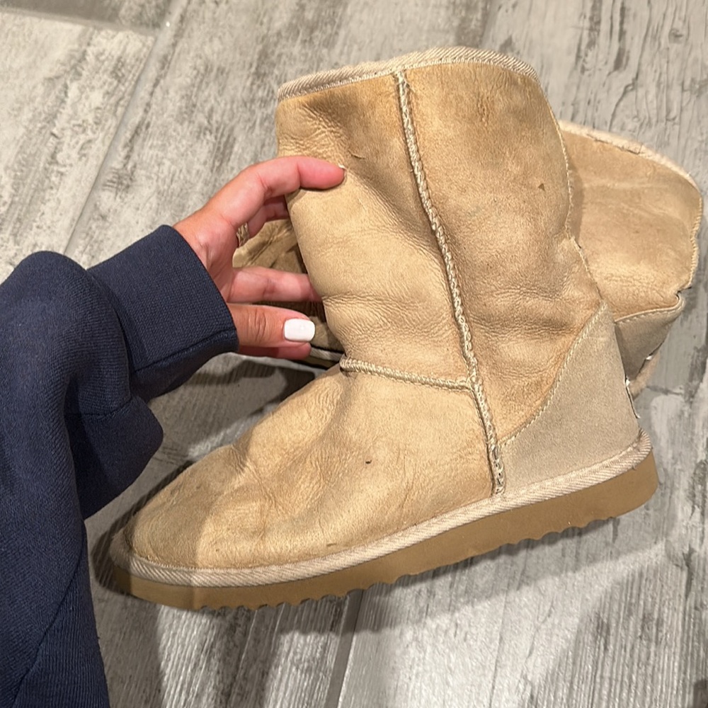 Loved Uggs - image 3